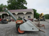 NEW IDEA 323 CORN PICKER