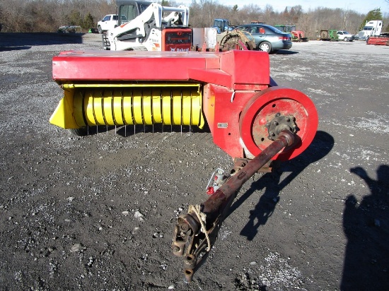 NEW HOLLAND 268 SQ BALER