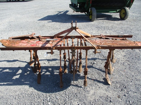 DEARBOURN 11 SHANK CULTIVATOR W FENDERS