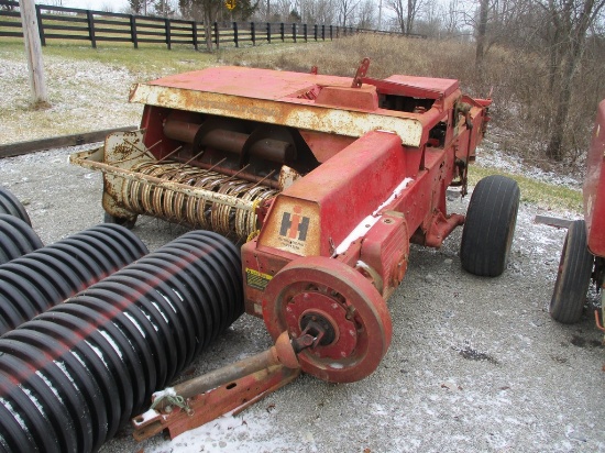 IH 430 SQ BALER