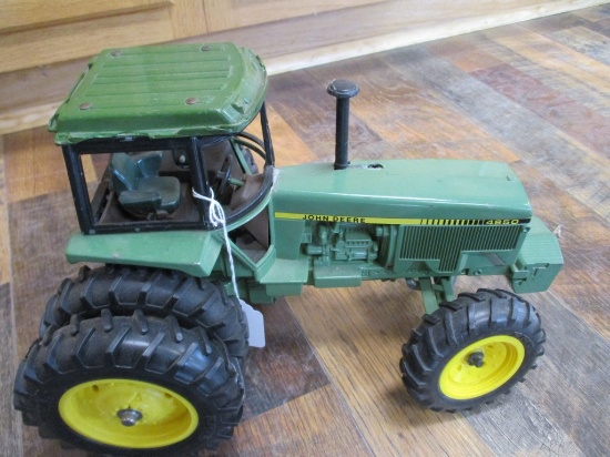 JOHN DEERE 4850 TOY TRACTOR