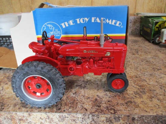 FARMALL SUPER MTA DIESEL TOY TRACTOR W BOX