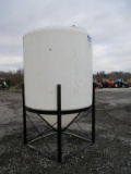 900 GALLON VERTICAL TANK W STRAND