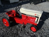 IH 1066 PEDAL TRACTOR