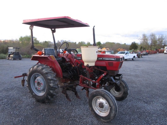 CASE IH 265 OFFSET TRACTOR W CULTIVATORS