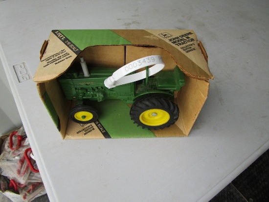 TOY JOHN DEERE M TRACTOR