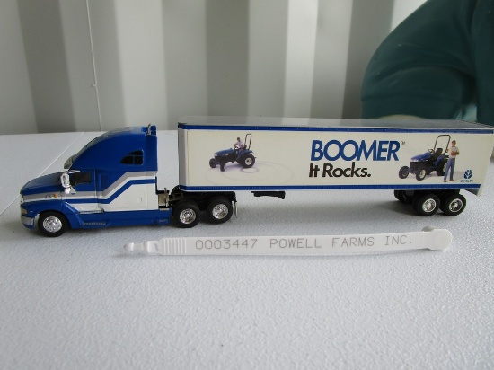 TOY NEW HOLLAND/ BOOMER SEMI & TRAILER