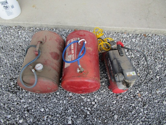 AIR COMPRESSOR AND 2 AIR PIGS