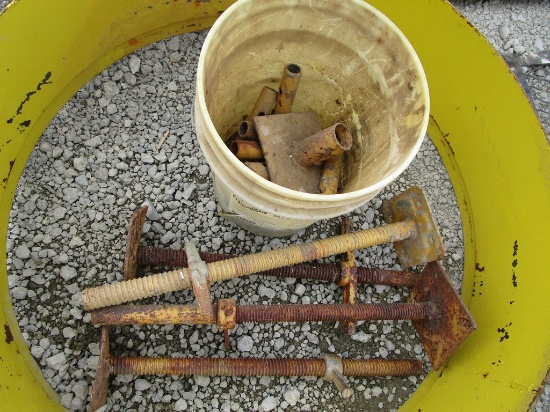 LEVELING FEET FOR SCAFFOLDING