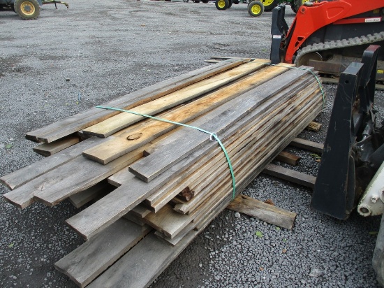 BUNDEL OF WOOD BOARDS