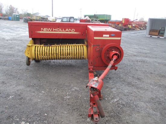 NEW HOLLAND 565 SQ BALER