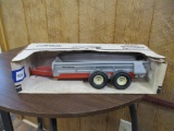1/16 SCALE MODELS AVCO NEW IDEA 354 MANURE SPREADER TOY