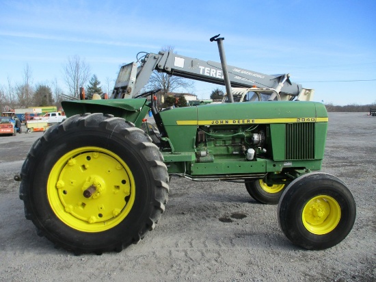 JOHN DEERE 2840 TRACTOR