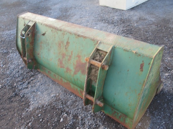 JOHN DEERE BUCKET
