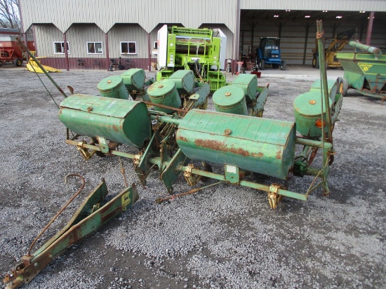 JOHN DEERE 1240 CORN PLANTER