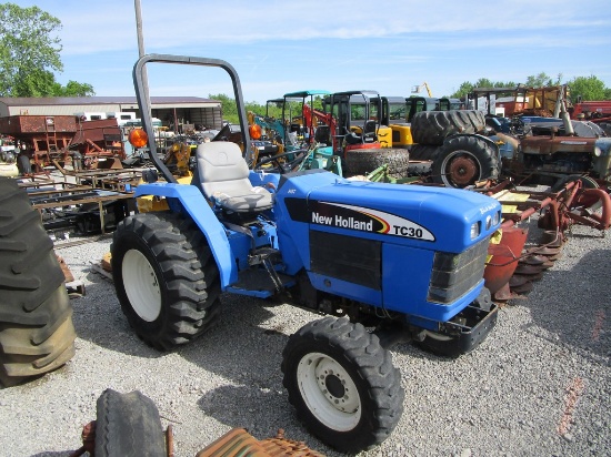 NEW HOLLAND TC30 TRACTOR