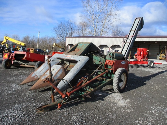 NEW IDEA 324 CORN PICKER