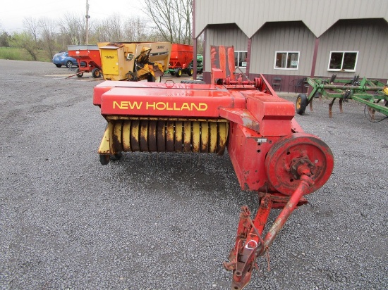 NEW HOLLAND 273 SQ BALER