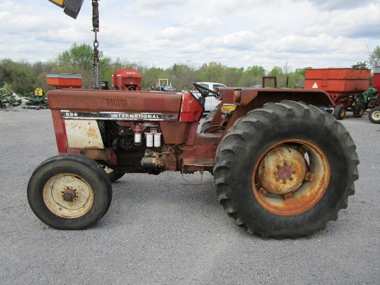 INTERNATIONAL 884 TRACTOR