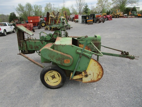 JOHN DEERE 24T SQ BALER
