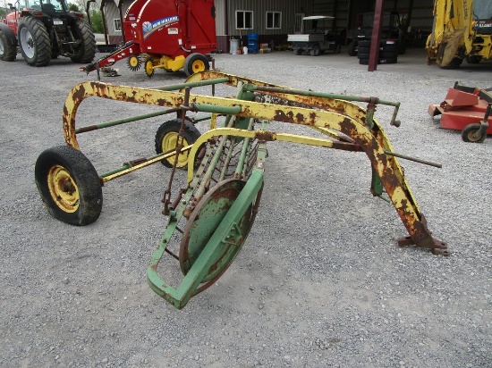 JOHN DEERE 894 HAY RAKE