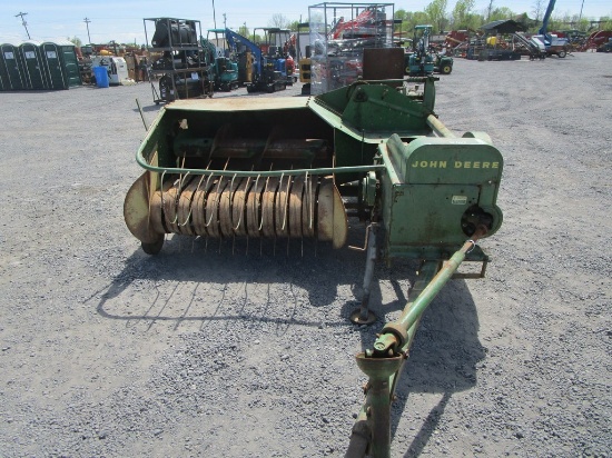 JOHN DEERE 24T SQ BALER