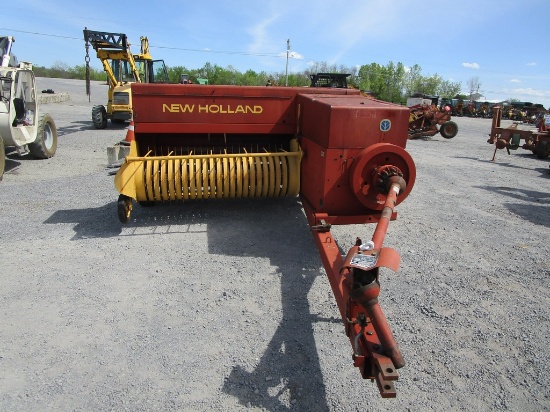 NEW HOLLAND 565 SQ BALER