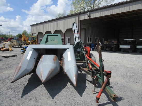NEW IDEA 324 CORN PICKER