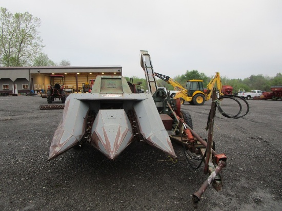 NEW IDEA 324 CORN PICKER