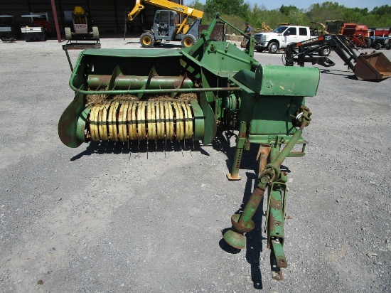 JOHN DEERE 24T SQ BALER