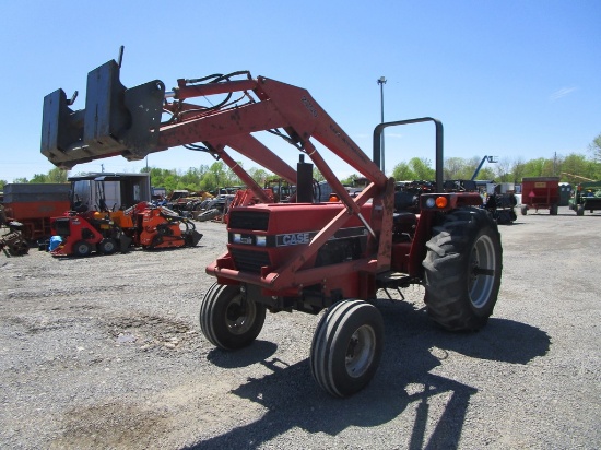 CASE IH 585 TRACTOR