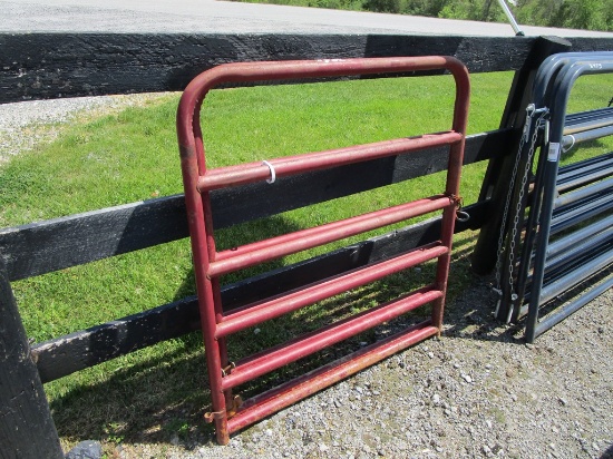 2) 4' GATES RED