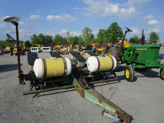 JOHN DEERE 7000 4-ROW PLANTER