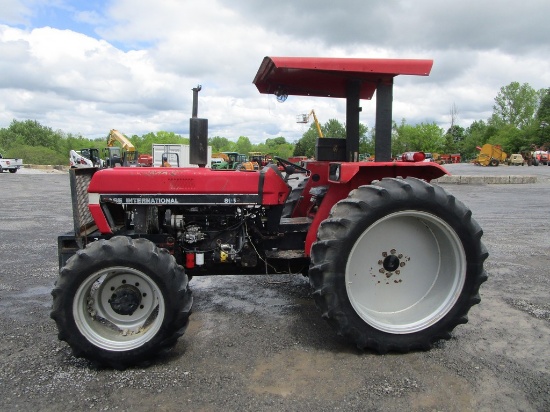 INTERNATIONAL 895 TRACTOR