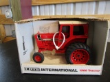 1/16 IH 1566 TRACTOR TOY