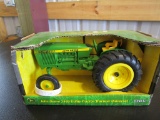 1/16 JOHN DEERE 2440 TRACTOR TOY