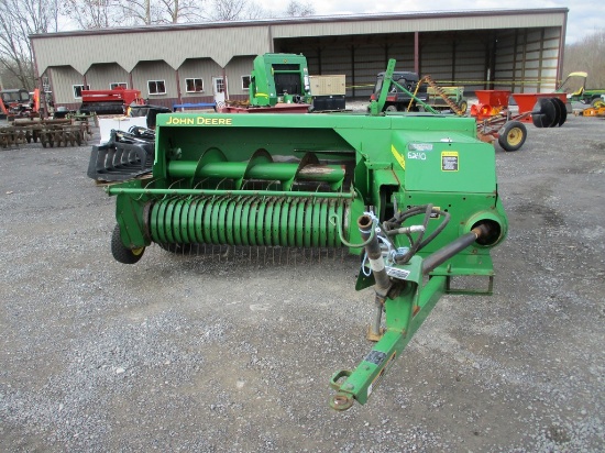 JD 348SQ BALER