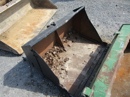 BLACK 45" PIN ON BUCKET