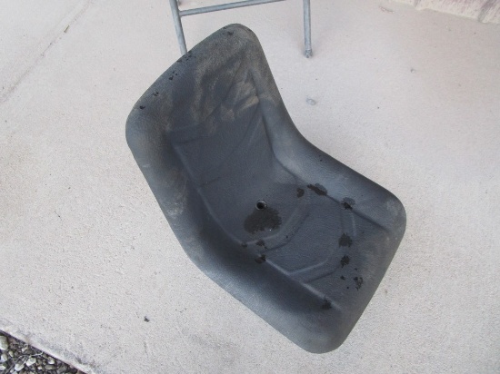 TRACTOR SEAT