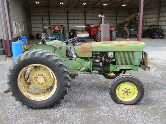 JOHN DEERE 820 TRACTOR