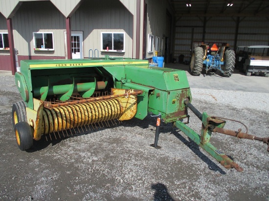 JOHN DEERE 327 SQ BALER