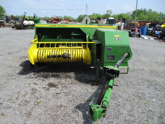 JOHN DEERE 336 SQ BALER