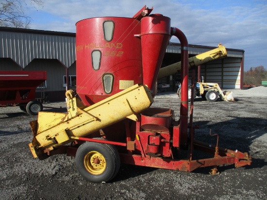 NEW HOLLAND  352 GRINDER MIXER