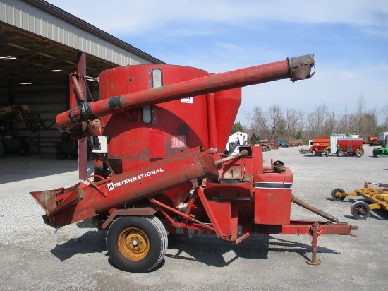 INTERNATIONAL 1250 GRINDER MIXER