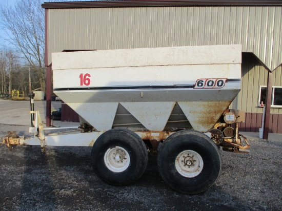 WILLMAR  600 FERTILIZER BUGGY