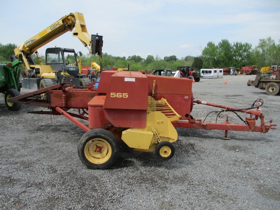 NEW HOLLAND 565 SQ BALER