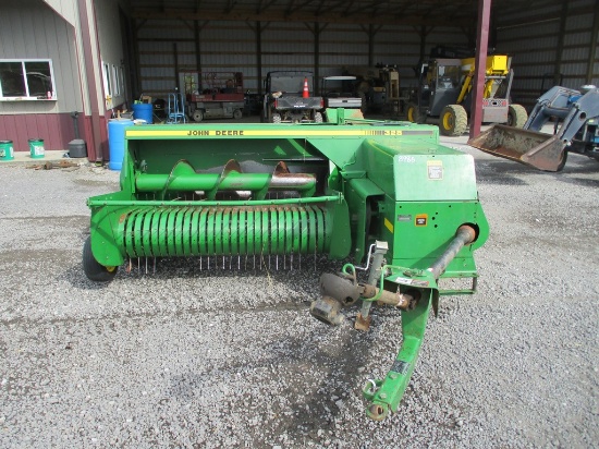 JOHN DEERE 328 SQ BALER