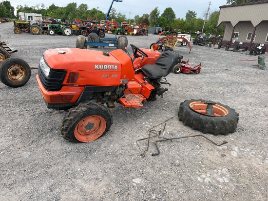 Kubota L2800 Tractor Has Broken Axel