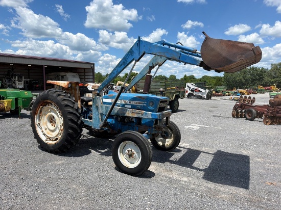 FORD 4600 TRACTOR W/LOADER