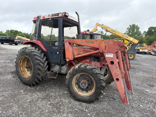 Case 685 Tractor W/Loader